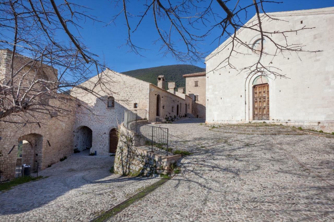 Il Castello Di Campello Aparthotel Campello sul Clitunno Exterior foto