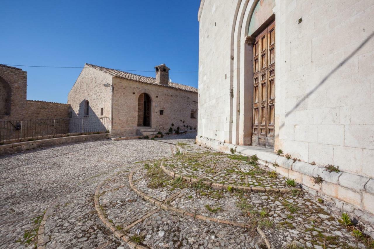 Il Castello Di Campello Aparthotel Campello sul Clitunno Exterior foto